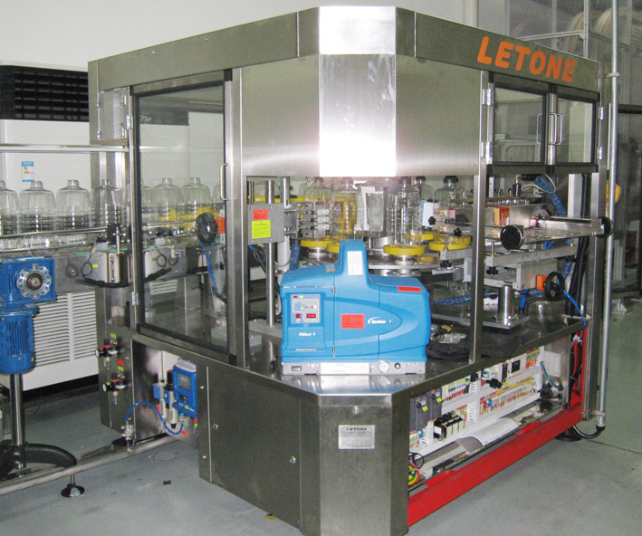 回轉(zhuǎn)式熱溶膠貼標(biāo)機(jī)